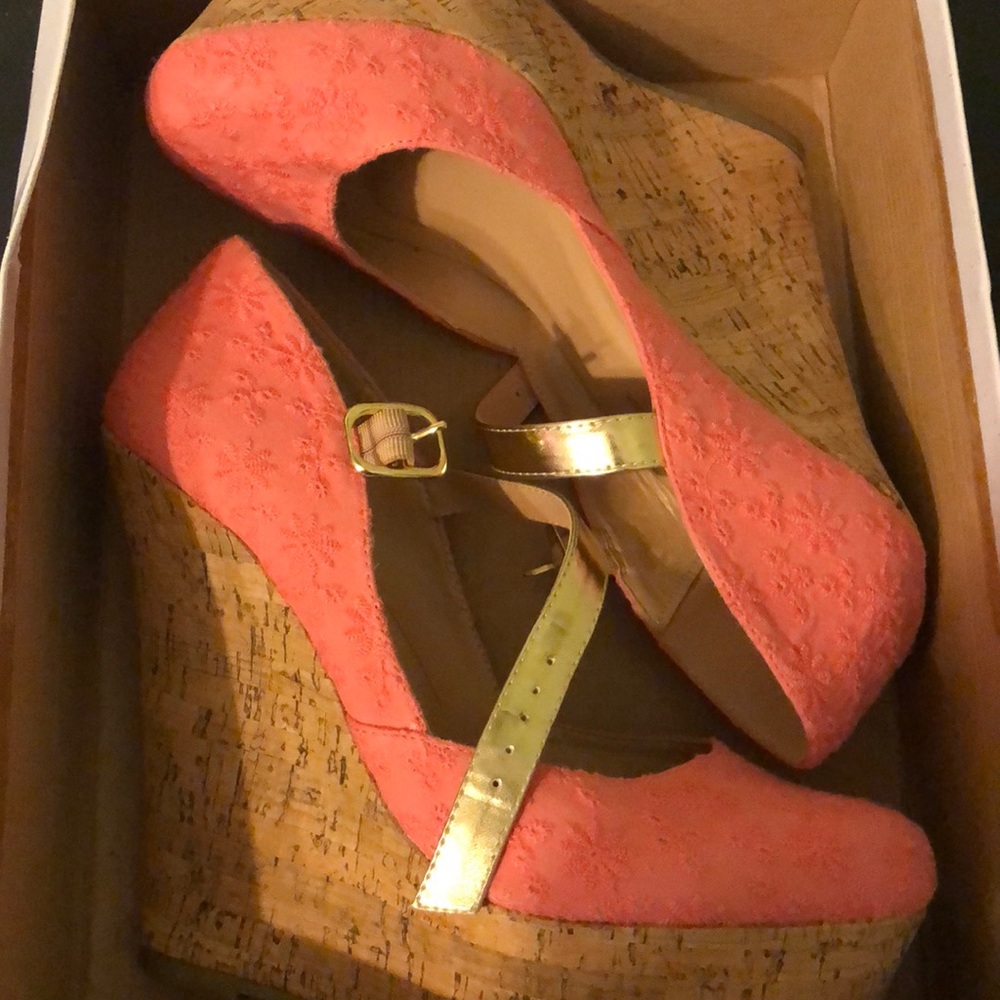 Size 9 coral wedges